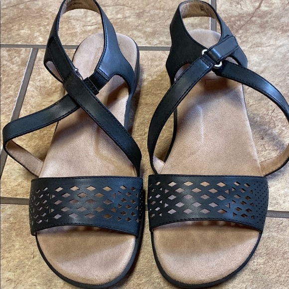 Naturalizer Shoes - Black Faux Leather Sandals with Crisscross Straps and Perforated Design 9M